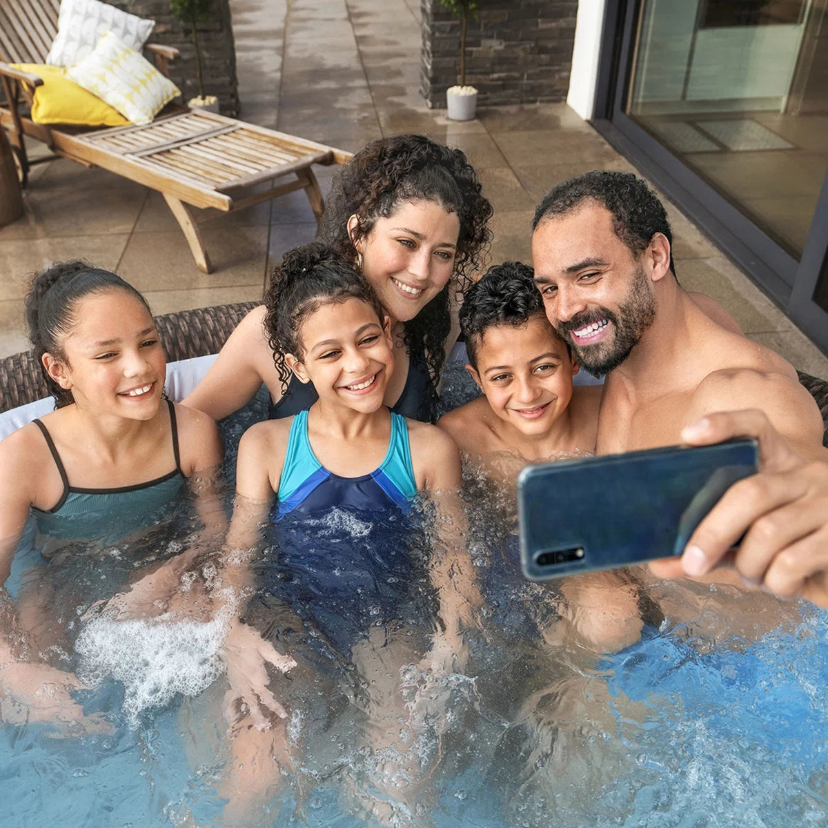 7 Person Inflatable Hot Tub